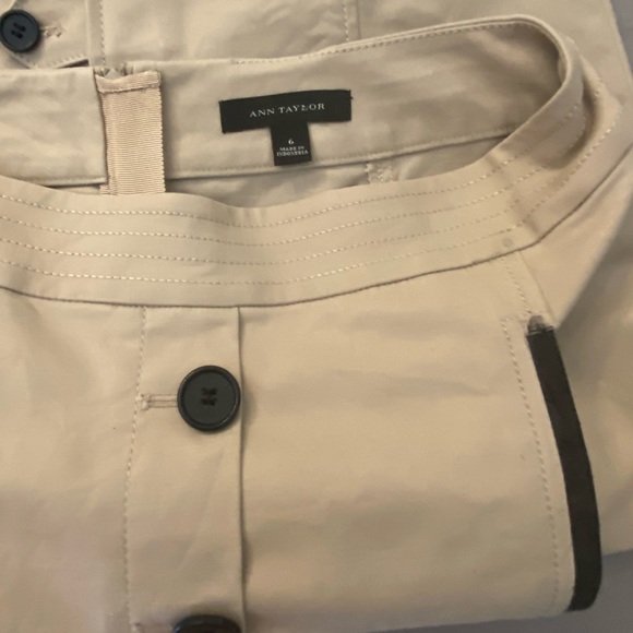 🌸Buy 2 for $10🌸
Beige pencil skirt 2 front pockets - Picture 2 of 4